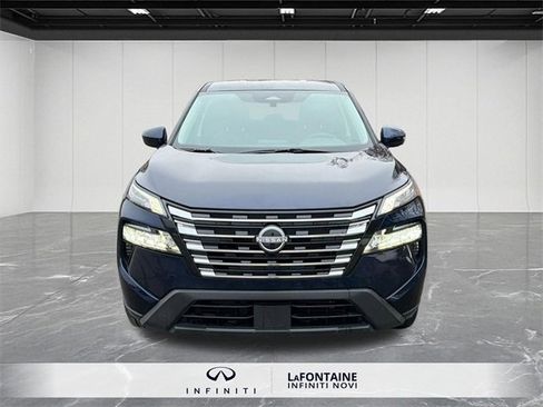 Used 2025 Nissan Rogue SV image 3