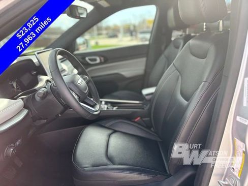 Used 2025 Jeep Compass Limited image 10