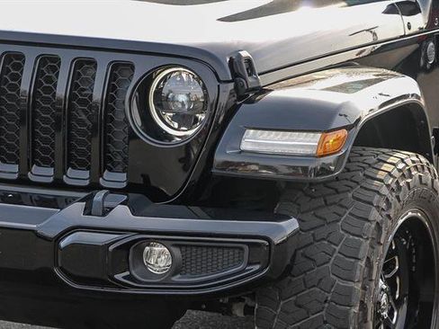 Used 2023 Jeep Gladiator Overland image 8