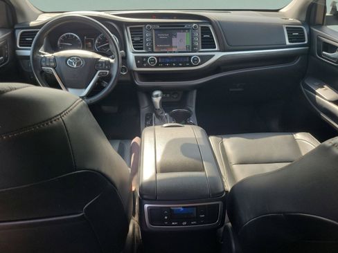 Used 2018 Toyota Highlander Limited FWD image 5