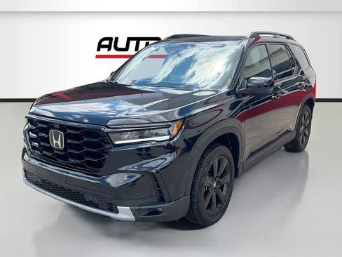 Used 2025 Honda Pilot Black Edition image 3