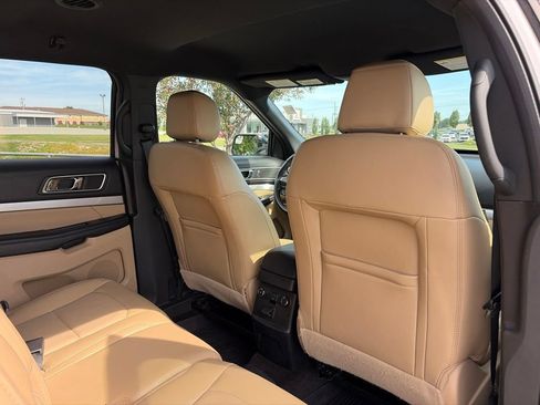 Used 2017 Ford Explorer XLT w/ Equipment Group 202A AWD/4WD image 32