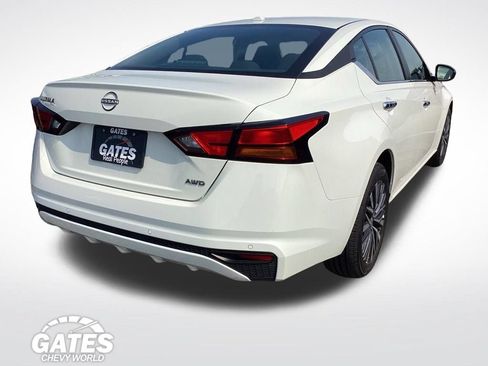 Used 2025 Nissan Altima 2.5 SV AWD/4WD image 9