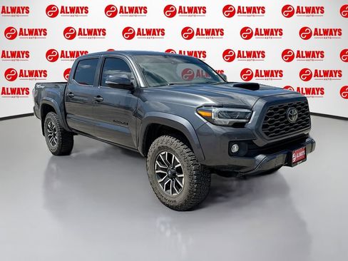 Used 2020 Toyota Tacoma TRD Sport w/ Technology Package RWD image 3