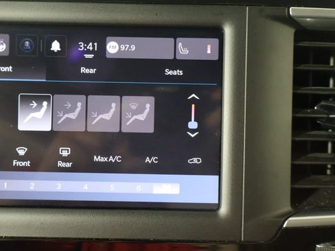 Used 2023 Chrysler Voyager LX FWD image 41