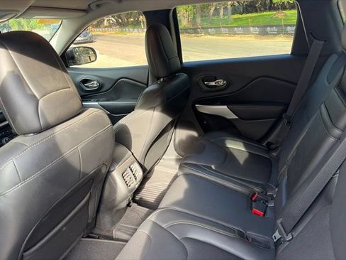 Used 2018 Jeep Cherokee Latitude Plus FWD image 8