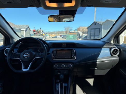 Used 2025 Nissan Versa SV image 31