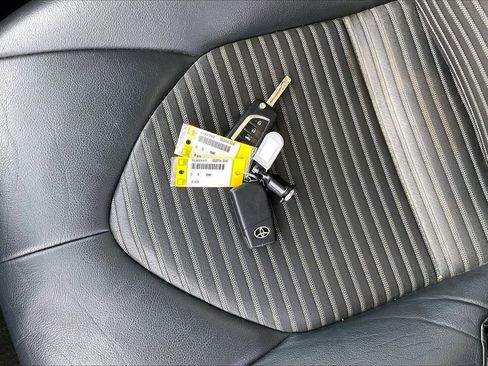 Used 2021 Toyota Camry SE image 30