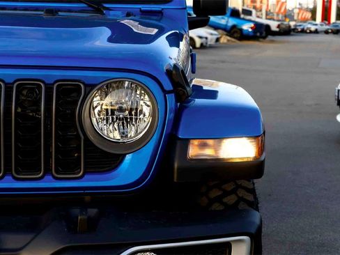 New 2025 Jeep Gladiator Sport image 7