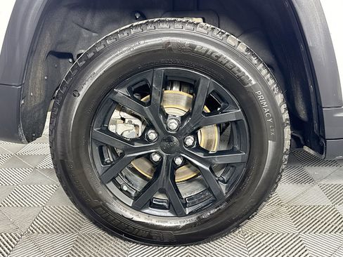 Used 2024 Jeep Grand Cherokee Altitude image 32