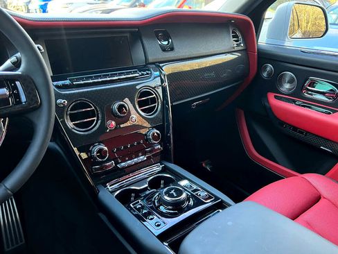 Used 2022 Rolls-Royce Cullinan Black Badge image 84