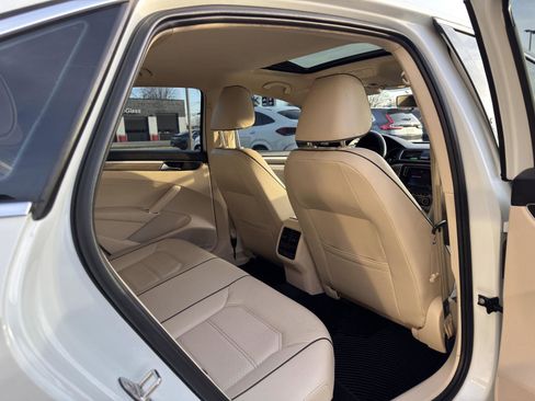 Used 2018 Volkswagen Passat 2.0T SE w/ SE Lighting Package FWD image 39