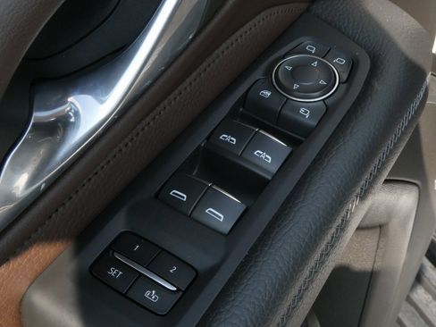 Used 2021 GMC Yukon Denali image 32