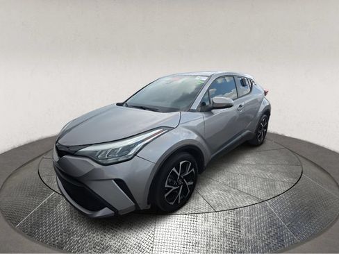 Used 2020 Toyota C-HR XLE FWD image 3