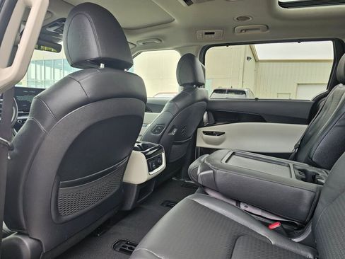 Used 2024 Kia Carnival SX Prestige FWD image 12