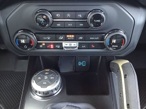 Certified 2025 Ford Bronco Badlands w/ Sasquatch Package image 14