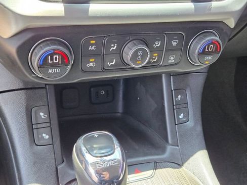 Certified 2019 GMC Acadia SLT AWD/4WD image 22