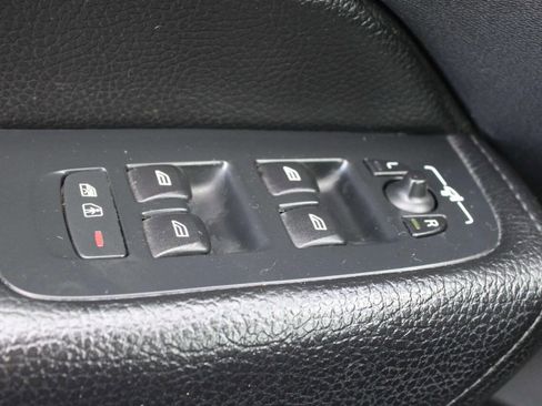 Used 2019 Volvo XC60 T5 Momentum w/ Multimedia Package image 29