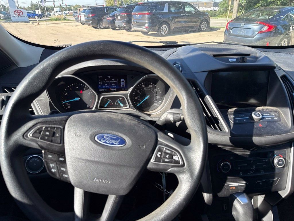 Used 2017 Ford Escape SE w/ Equipment Group 201A FWD image 18
