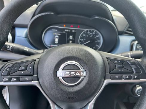 Used 2025 Nissan Versa SV FWD image 29