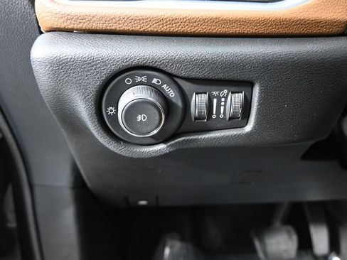 Used 2017 Chrysler Pacifica Limited FWD image 26