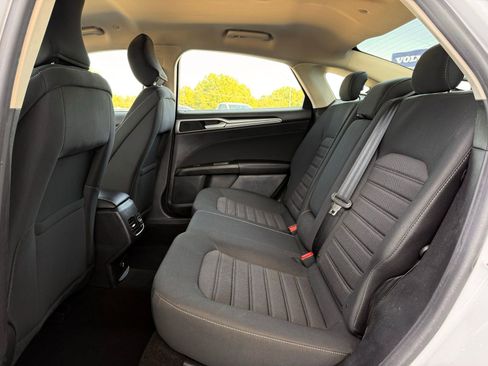 Used 2019 Ford Fusion SE FWD image 16