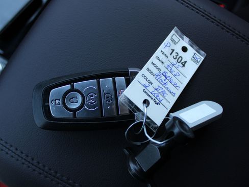 Used 2025 Ford Explorer Platinum image 34