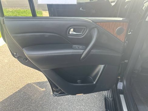 Used 2019 INFINITI QX80 Luxe AWD/4WD image 14