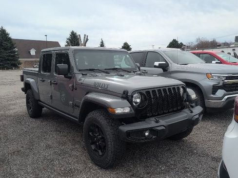 Used 2021 Jeep Gladiator Willys image 3