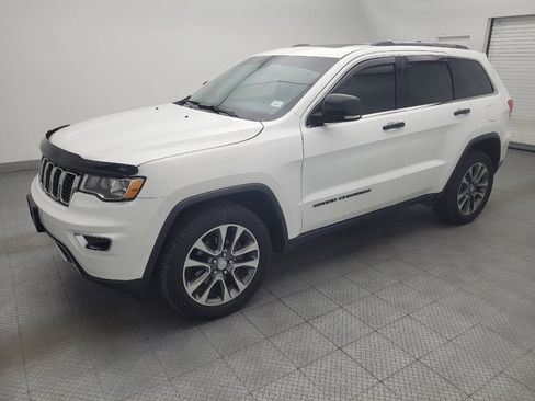 Used 2018 Jeep Grand Cherokee Limited AWD/4WD image 2