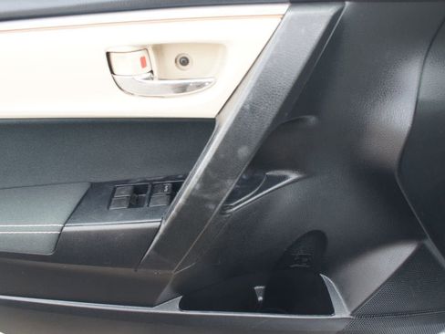 Used 2016 Toyota Corolla LE image 27