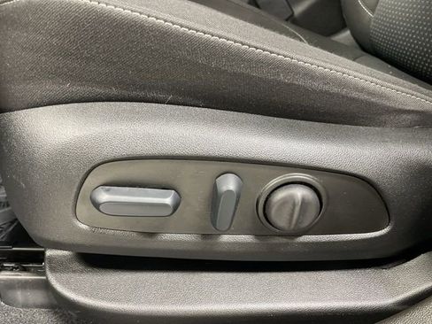 Used 2023 GMC Acadia SLE w/ Driver Convenience Package image 12