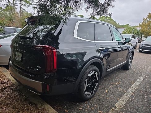 Certified 2025 Kia Telluride S image 4