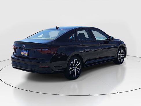 Used 2022 Volkswagen Jetta Sport image 5