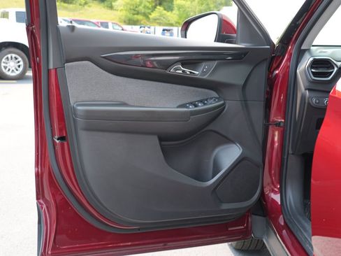Used 2024 Chevrolet TrailBlazer LT w/ LT Cold Weather Package FWD image 14