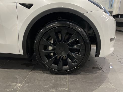 Used 2023 Tesla Model Y AWD image 12