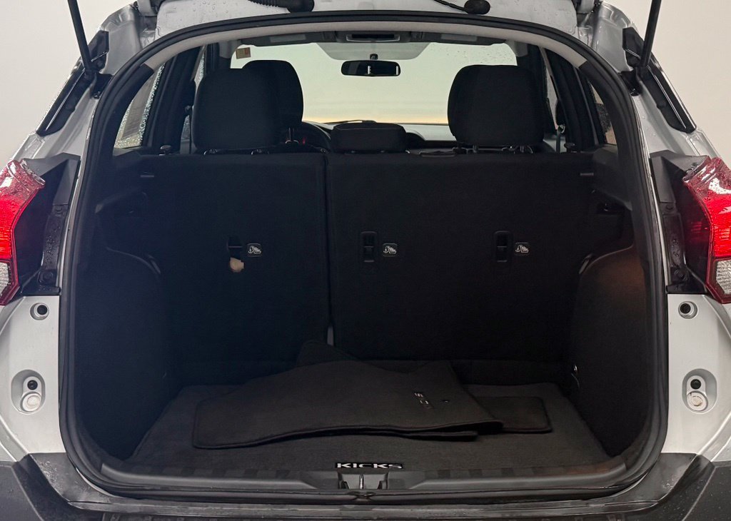 Used 2018 Nissan Kicks SV w/ Exterior Package FWD image 23