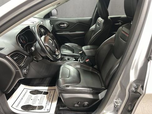 Used 2021 Jeep Cherokee Trailhawk image 10