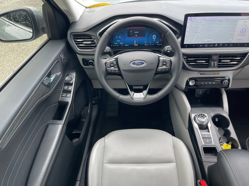 Used 2023 Ford Escape Platinum FWD image 2