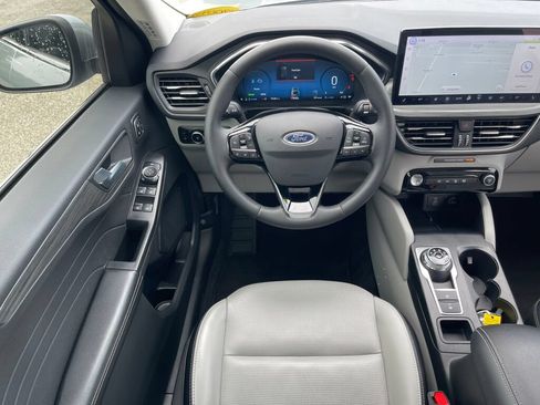 Used 2023 Ford Escape Platinum FWD image 2