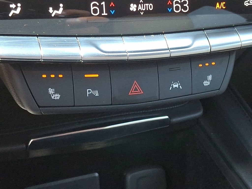 Used 2024 Cadillac XT4 Luxury w/ Cold Weather Package AWD/4WD image 26