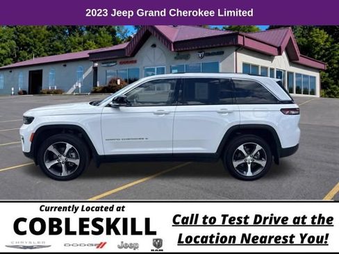 Used 2023 Jeep Grand Cherokee Limited w/ Trailer Tow Prep Group (B) AWD/4WD image 4