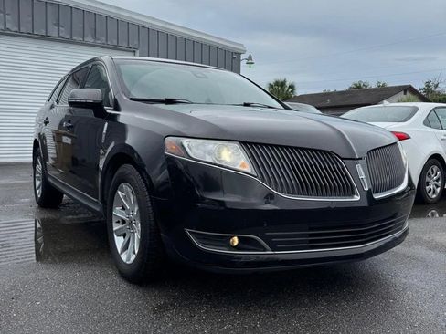 Used 2015 Lincoln MKT AWD image 2