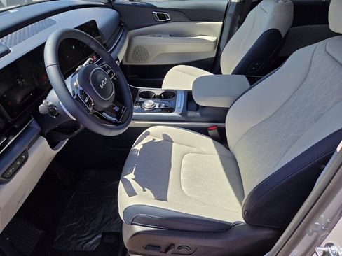 New 2026 Kia Carnival EX image 6