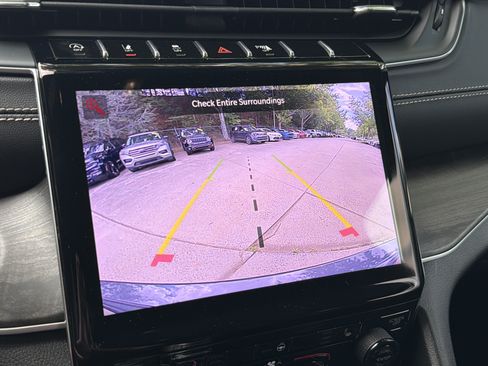 Used 2025 Jeep Grand Cherokee Limited w/ Trailer Tow Package AWD/4WD image 28