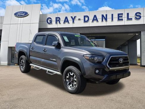 Used 2017 Toyota Tacoma TRD Off-Road w/ Tow Package (A/T) image 1