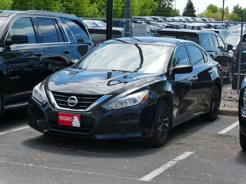 Used 2016 Nissan Altima 2.5 S w/ Power Driver Seat Package FWD image 3