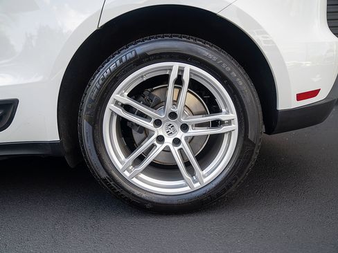 Certified 2026 Porsche Macan AWD/4WD image 24
