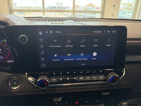 Used 2025 Chevrolet Colorado Z71 w/ Technology Package AWD/4WD image 44