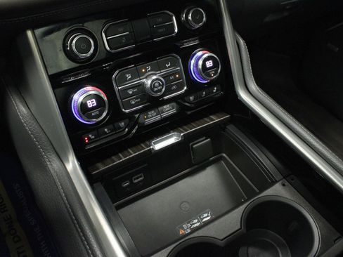 Used 2022 GMC Yukon Denali image 22